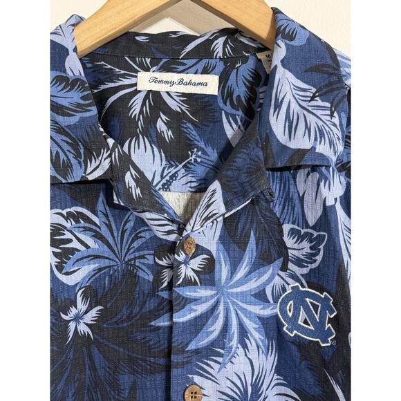 Tommy Bahama Blue North Carolina Tar Heels Coast Medium Button Shirt 100% Silk - Picture 3 of 3